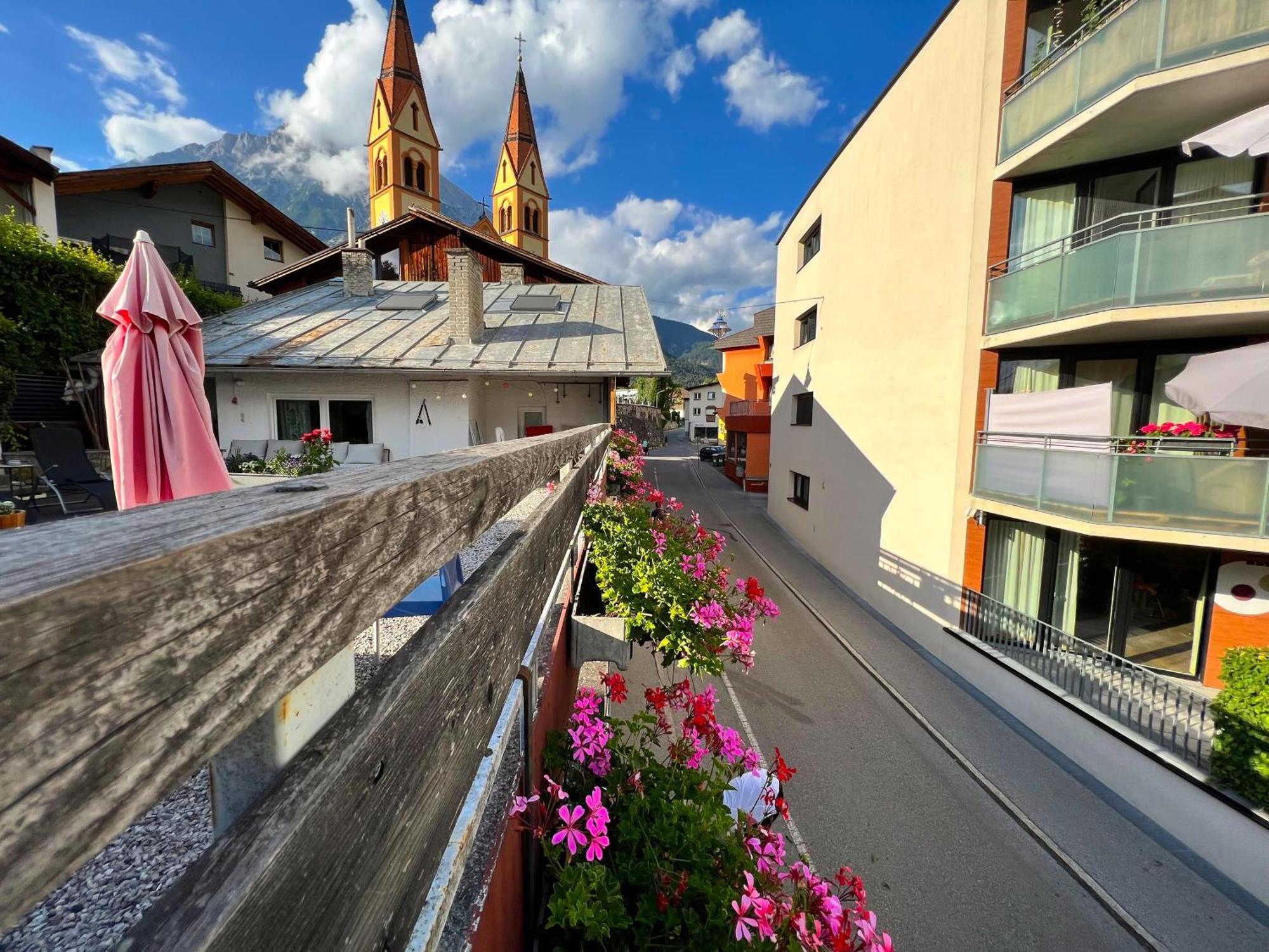 Mitten Im Zentrum Ferienwohnungen Mit Sonniger Terrasse Telfs Exterior photo